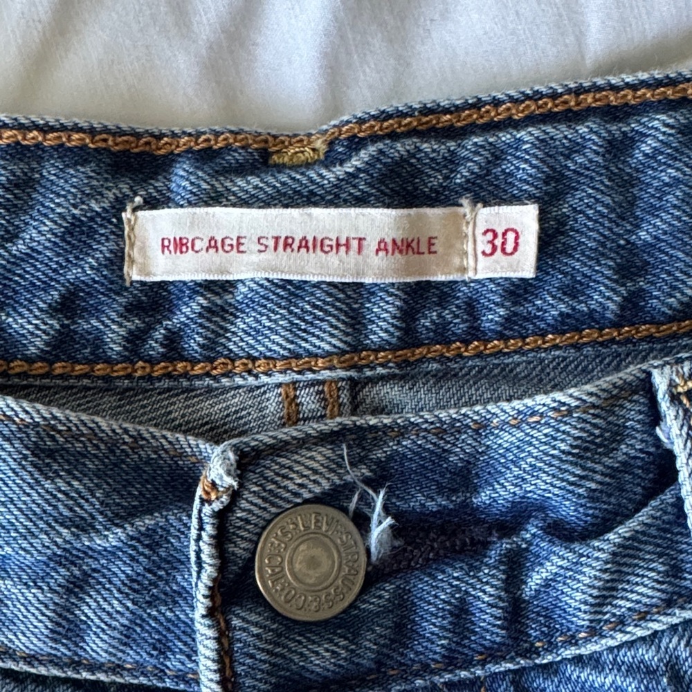 Levi’s Ribcage Straight Ankle Jeans - size 30